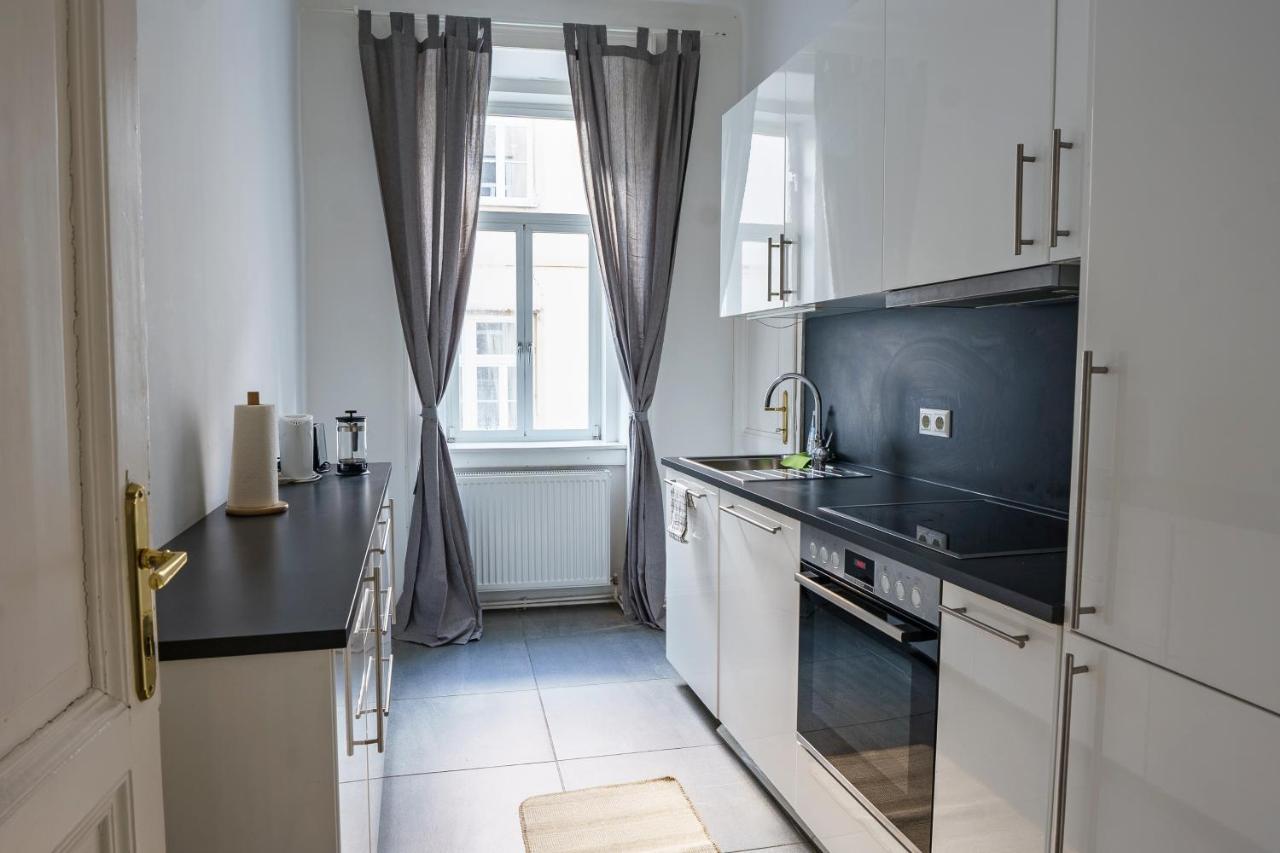 Central Living Apartments - Schoenbrunn Wien Ngoại thất bức ảnh